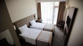 Отель Sputnik Hotel Batumi Батуми Двухместный номер эконом-класса с 1 кроватью или 2 отдельными кроватями-3